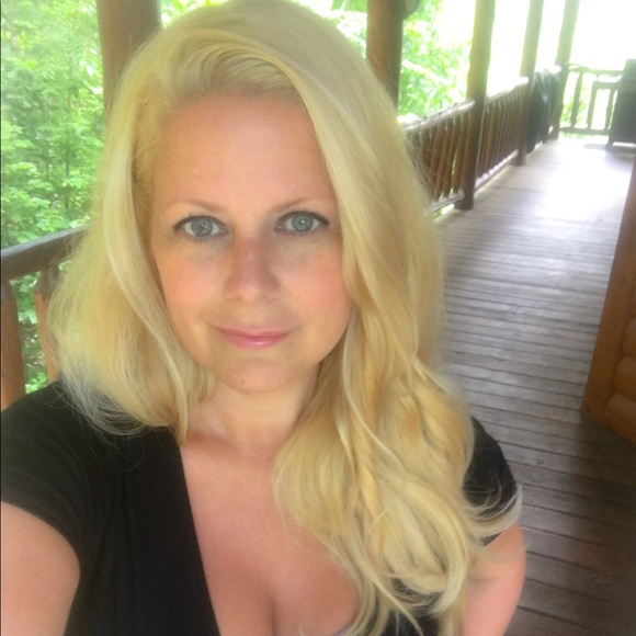 Meet your Posher, Kristine - Picture 2 of 2